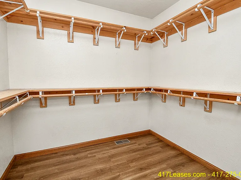 1261 E Lakewood St — Photo 23