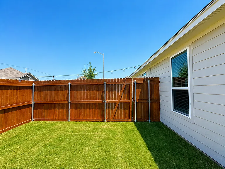 8117 Smoke Creek Ln — Photo 36