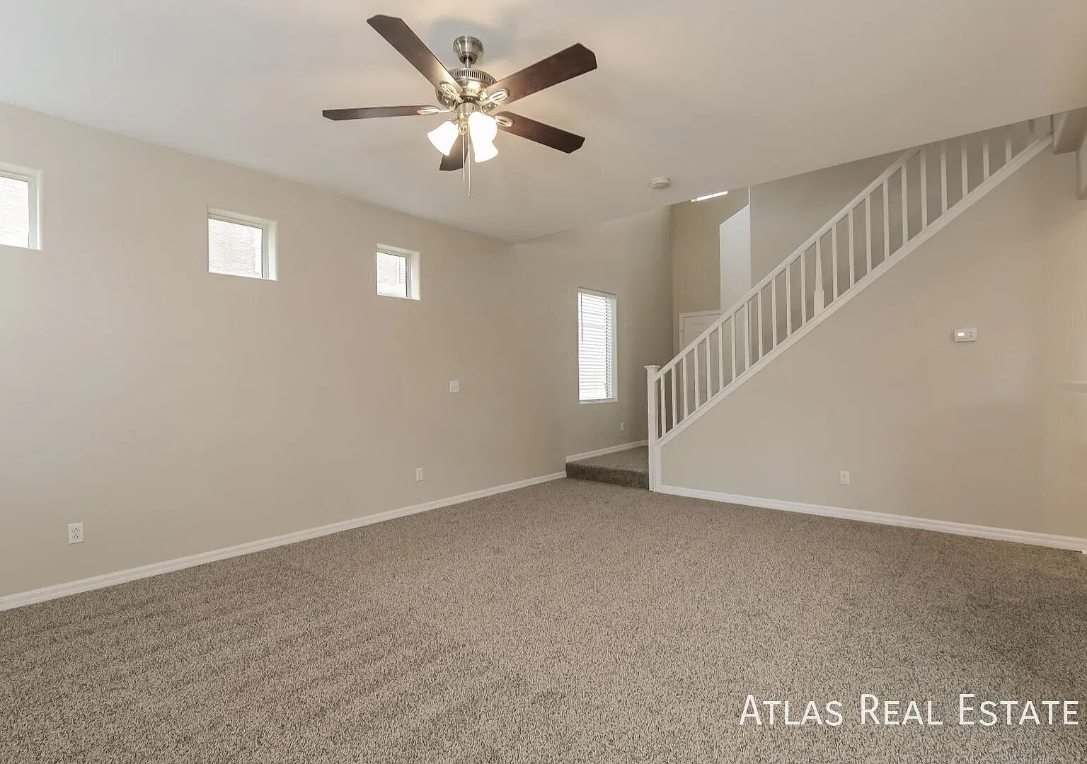 You'Ve Found The Perfect Place! Two Story, 3- Bedroom Home Near Tropicana Avenue And S. Broadbent... — Photo 2