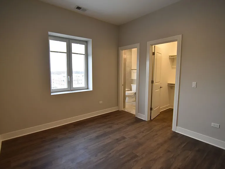927 W. Irving Park — Photo 58