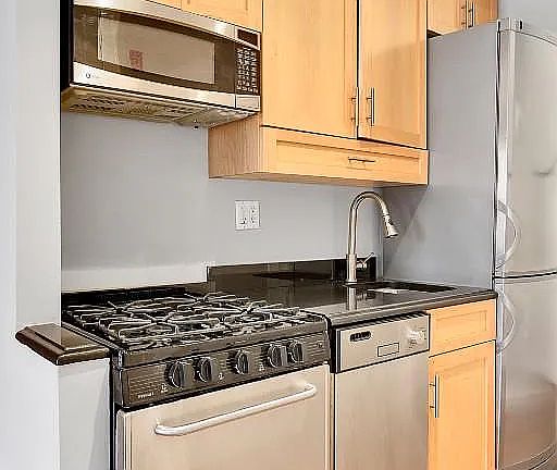 4th image of 613 E 6th St #3E