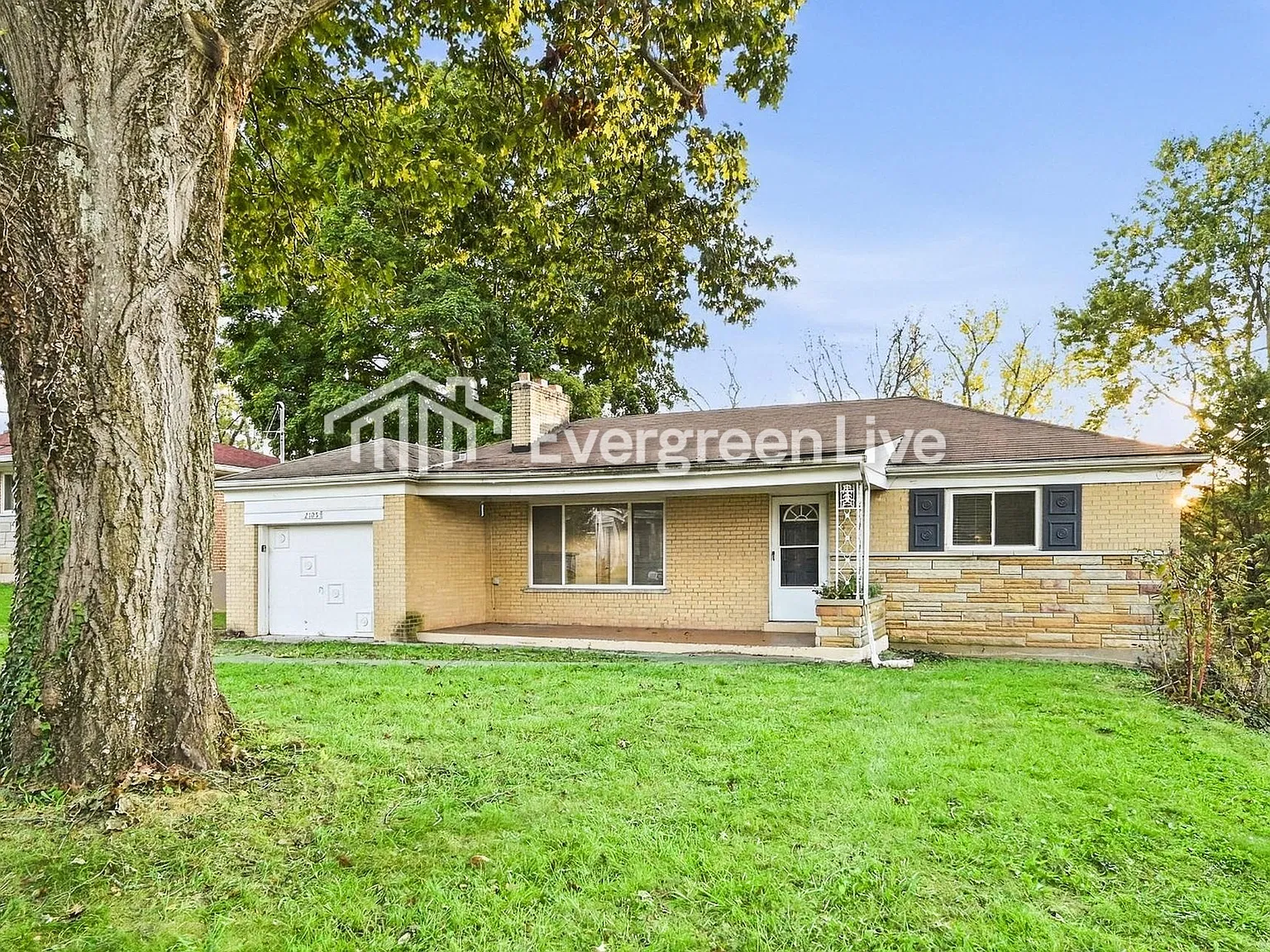 3 bed, 1.0 bath, 1092 sqft, $1,445 — Photo 2