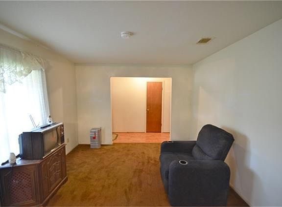 4th image of 24102 Sunny Glen Dr
