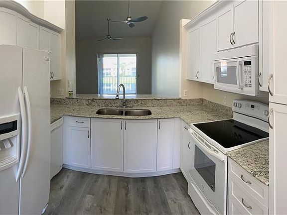 3rd image of 310 Robin Hood Cir Unit 201
