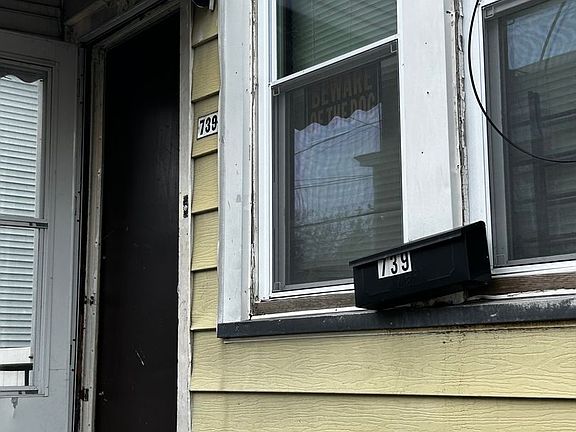 2nd image of 739 Beatty St