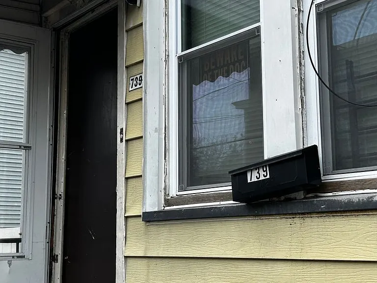 739 Beatty St — Photo 5