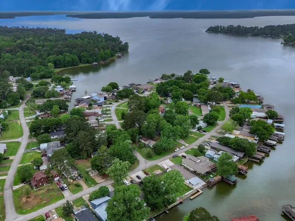 14186 Shadow Bay Dr, Willis, TX 77318