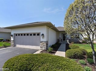 12901 Applewood Dr, Huntley, IL
