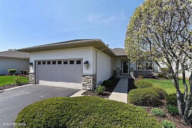 12901 Applewood Dr photo 1