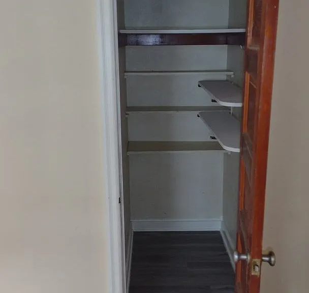 2204 E University Ave — Photo 5
