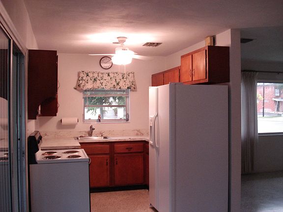 kitchen/dining area
