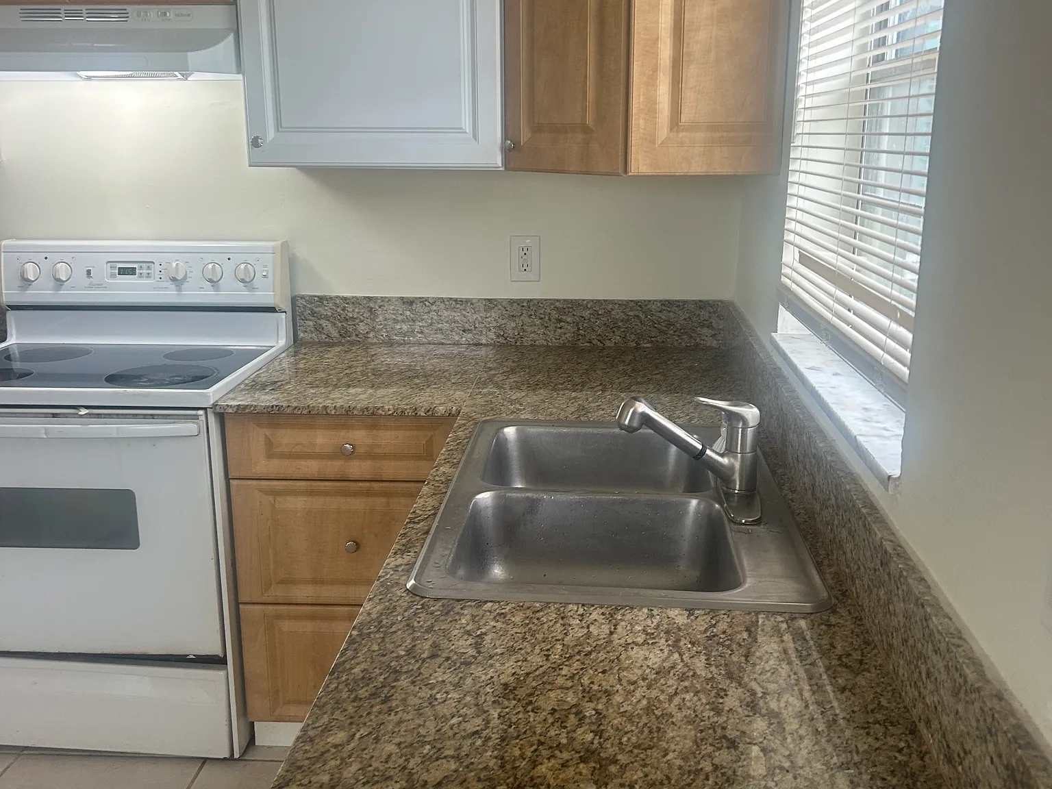 2 bed, 850 sqft, $1,650 — Photo 2