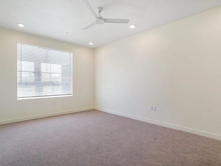 800 E 620 S — Photo 19