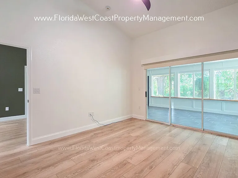 4667 Hamlets Grove Dr — Photo 23