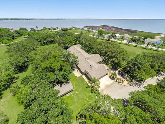3rd image of 514 E Bayshore Dr