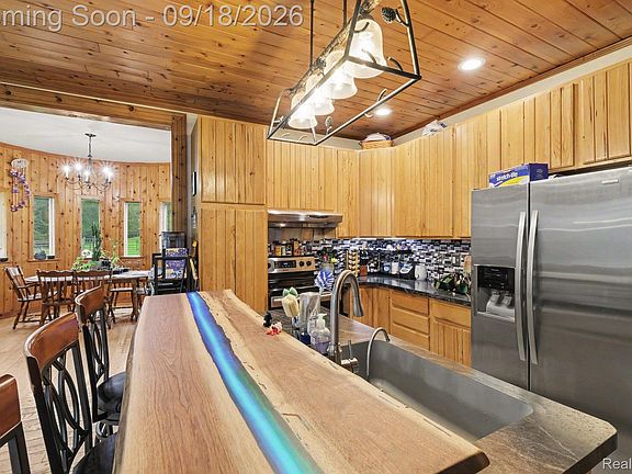 5th image of 2651 Fenton Rd