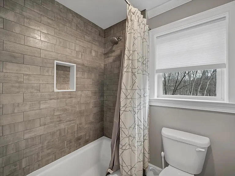 1049 Stillwater Rd — Photo 31