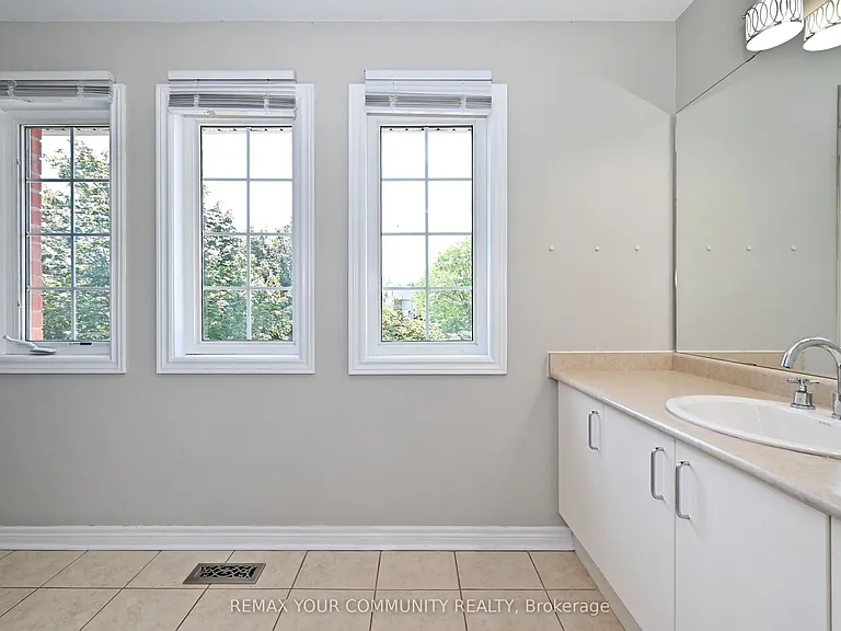 73 Laurendale Ave — Photo 21
