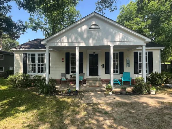 1803 Wheeler Dr, Natchez, MS 39120