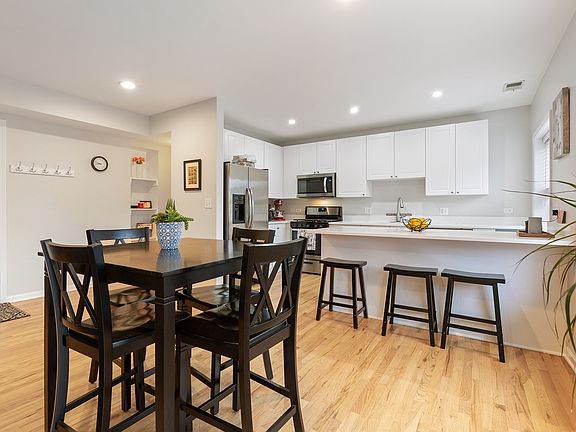 5th image of 1050 W Dakin St #205