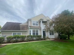1129 Highland Ct, Stewartsville, NJ 08886
