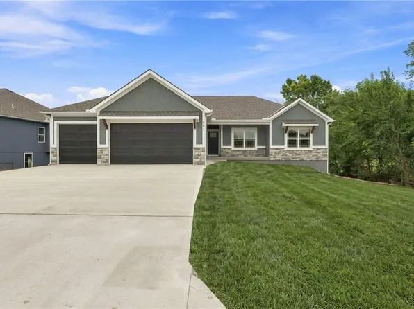 901 Captain Merriman Dr, Freeman, MO 64746