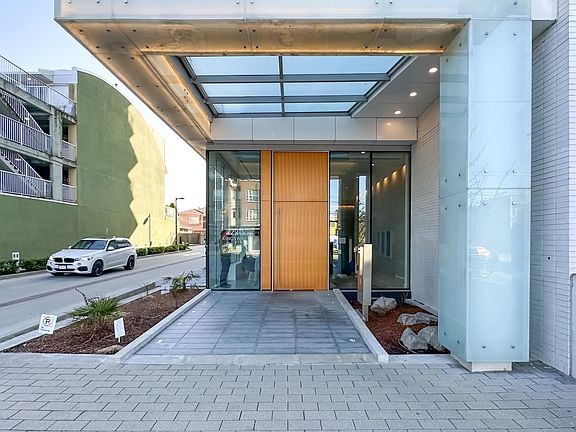 2nd image of 2220 Kingsway Suite 1712