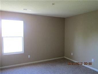 5th image of 401 NW Fox Hollow Ln