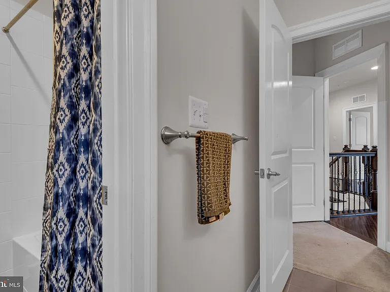 14611 Highbury Ln — Photo 31