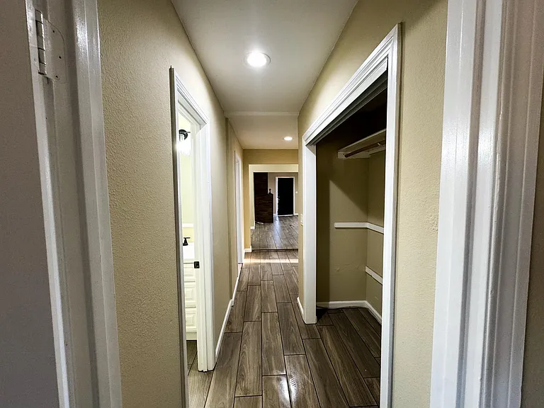 HALLWAY TO CLOSET/ MASTER BATHROOM/ WALK IN LAUNDRY