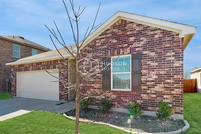 3 bed, 2.0 bath, 1589 sqft, $2,075 — Photo 3