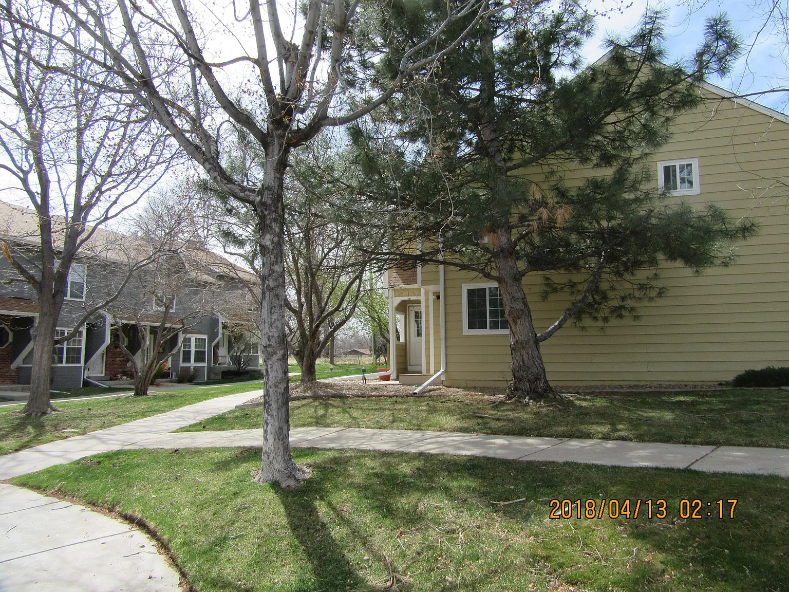 2 bed, 1.5 bath, 1044 sqft, $2,090 — Photo 1