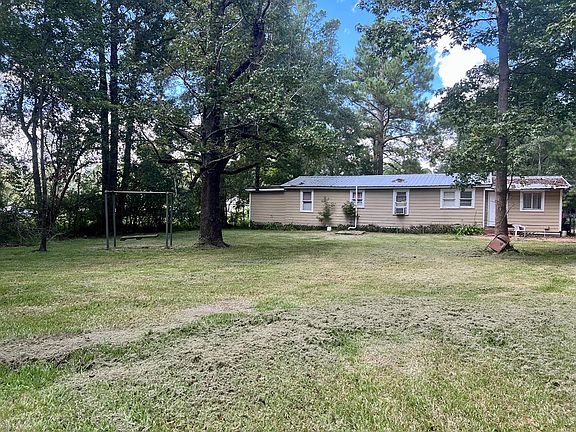 3rd image of 2725 Dogwood Cir