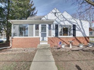 107 N Lincoln St, Mahomet, IL 61853