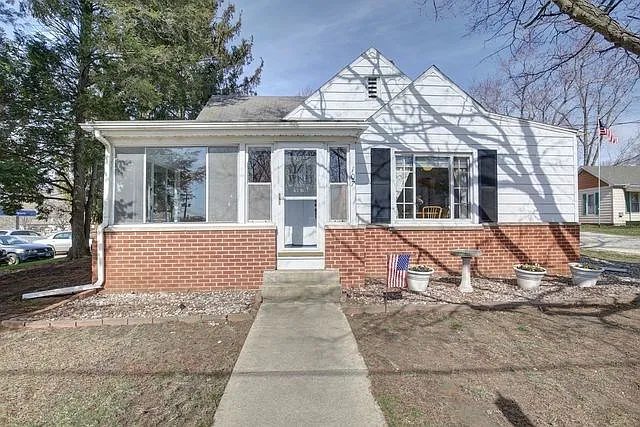 107 N Lincoln St photo 1