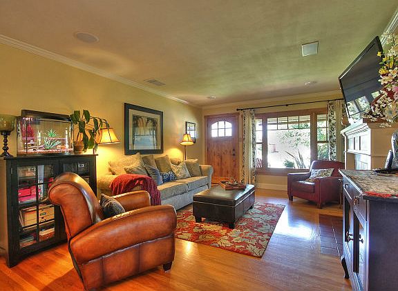 4th image of 1730 Grace Ave
