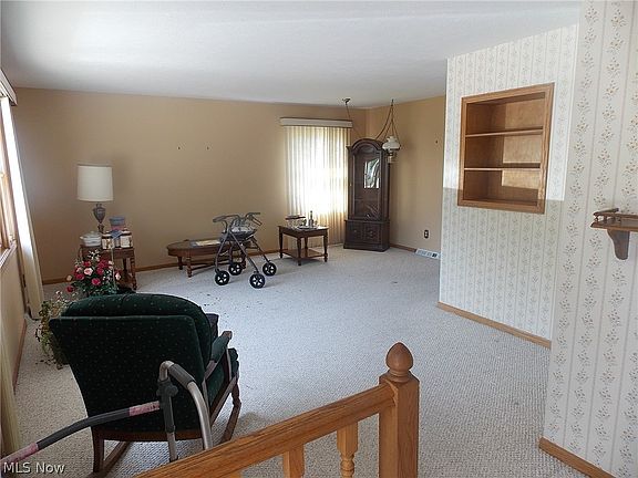 3rd image of 330 Stratford Ave