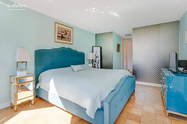 Sold by Sotheby's International Realty | media 10