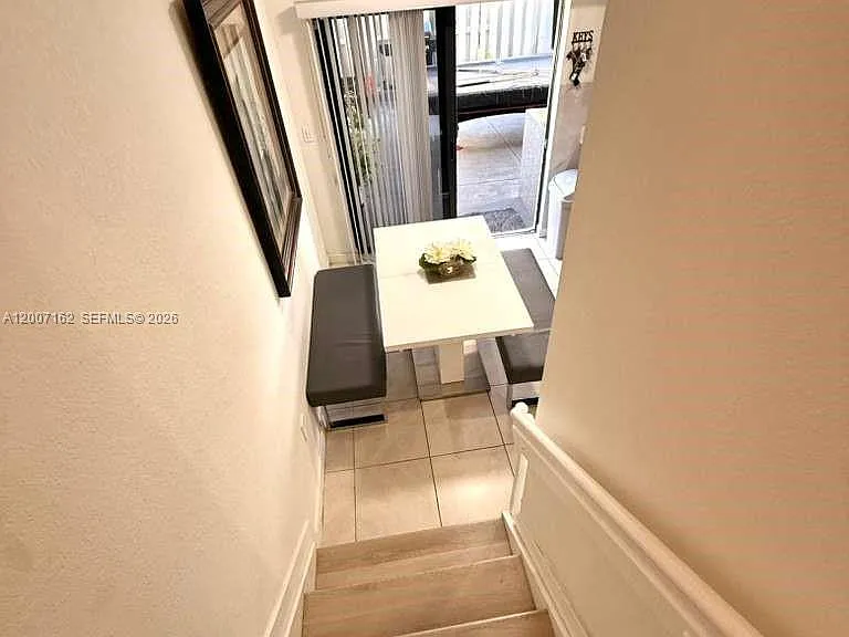 470 NE 12th St — Photo 4