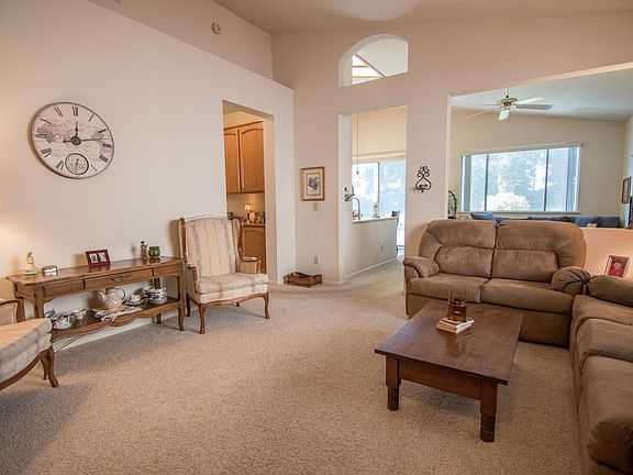 2nd image of 988 Rossburn Ct