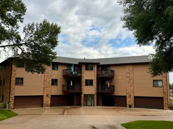 2505 Capitol St APT 203, Yankton, SD 57078