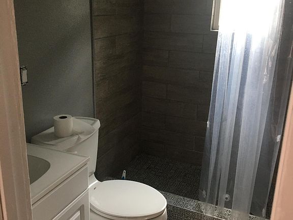 4th image of 504 1/2 N Bradford Ave