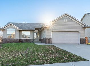 835 Tipperary Rd, Iowa City, IA 52246