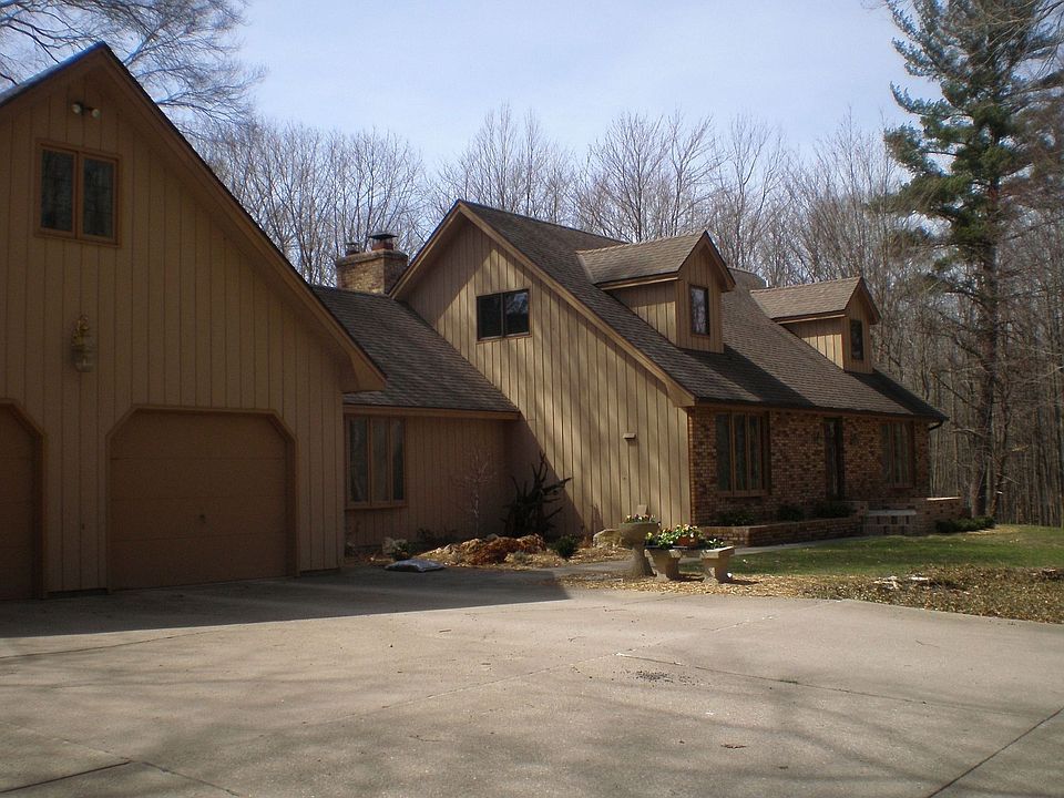 Front of house + upper garage
