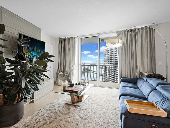 3rd image of 1750 N Bayshore Dr APT 3302
