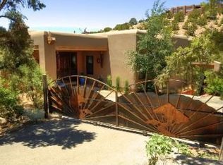 1004 Sierra Del Norte, Santa Fe, NM 87501