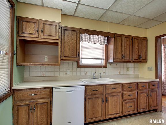 4th image of 2114 Hampshire St