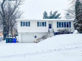 2117 Northgate Dr NE, Cedar Rapids, IA 52402