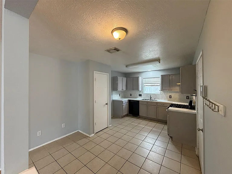 7427 Briargate Dr — Photo 7