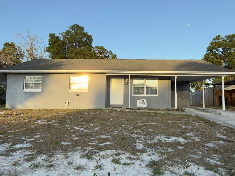 506 Holt Cir — Photo 1